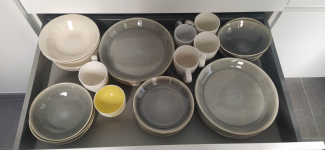 Plates and mugs - Apartment J4C Madrid Plates and mugs - Apartment J4C Madrid